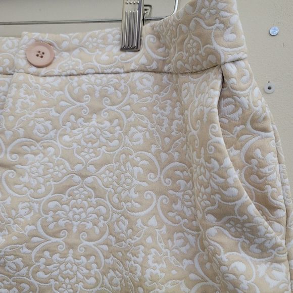 TRIXIE + LULU Brocade Floral Print High Rise Shorts,‎ size 13, Beige - Picture 2 of 11